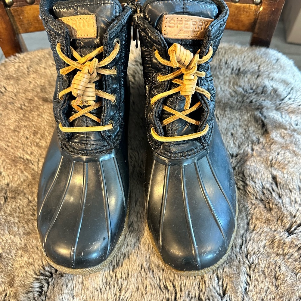 Sperry Seasonal Saltwater Insulated Duck Style Rain Boots, size 6.5